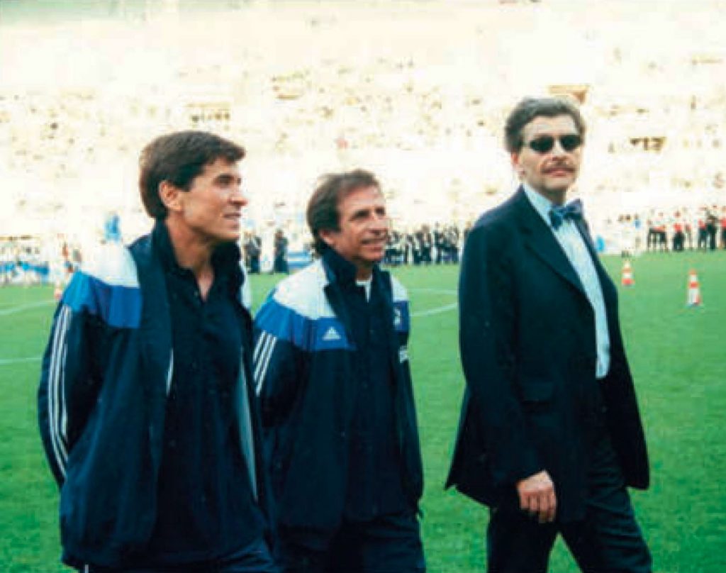 Il dottor Magnani con Gianni Morandi e Paolo Mengoli ad una partita della Nazionale Cantanti